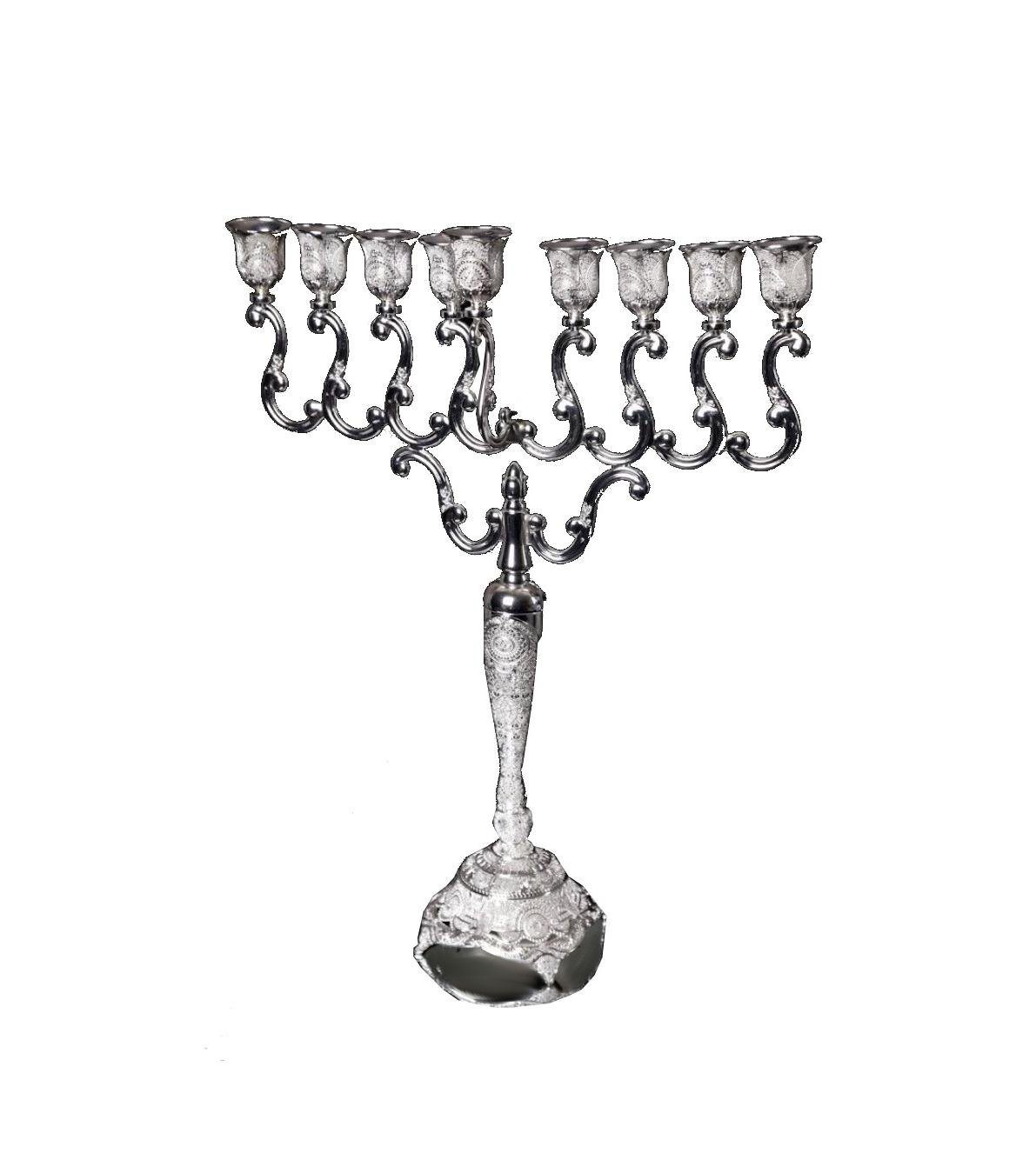 מנורת שולחן מעוצבת עם חצובות ושישה כוסות, מתאימה להשכרת ציוד לאירועים, חתונות ומסיבות.