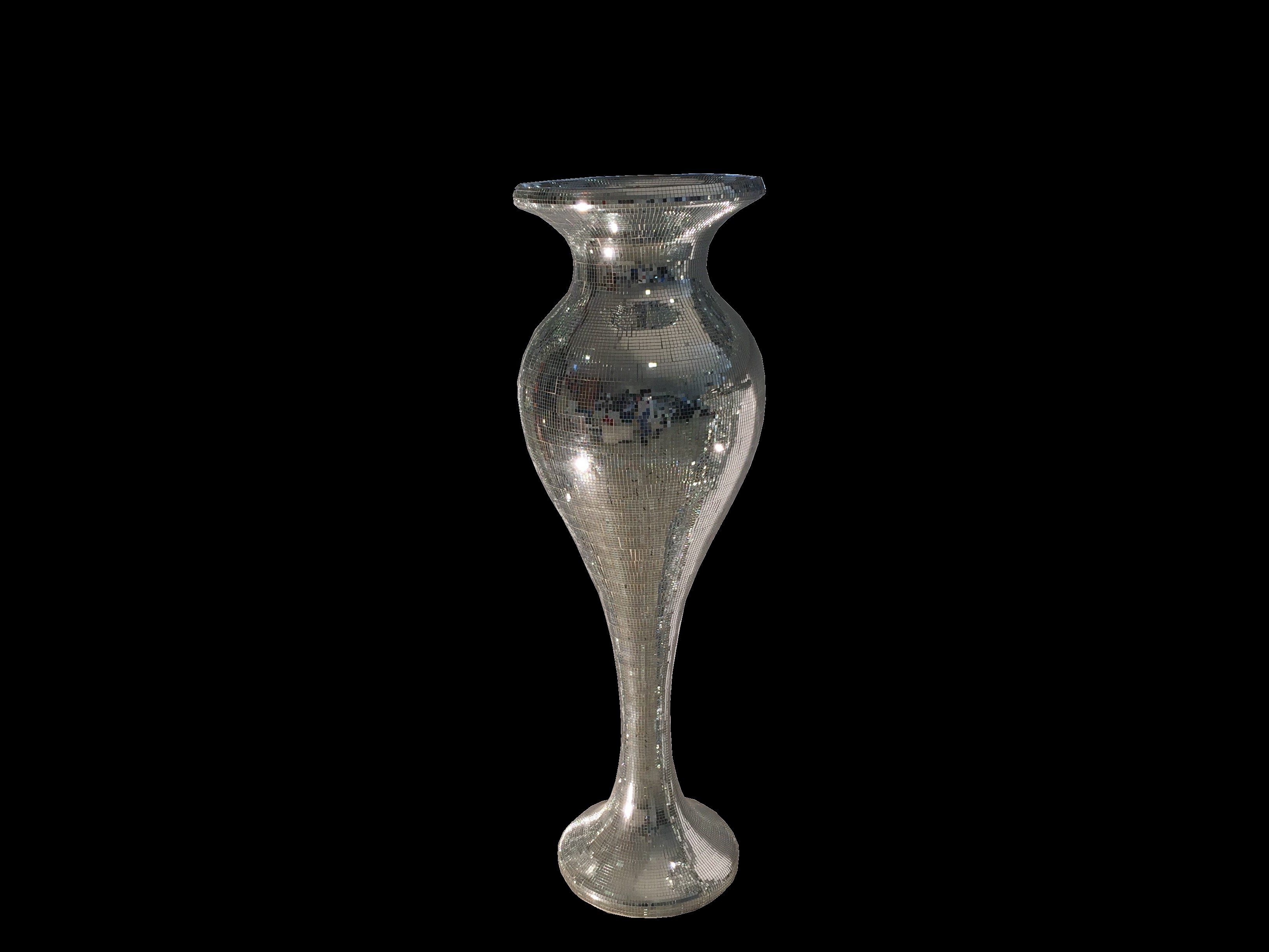 vase מבריק לקישוט והעשרת עיצוב שולחנות לאירועים, השכרת ציוד יוקרתי לאירועים.