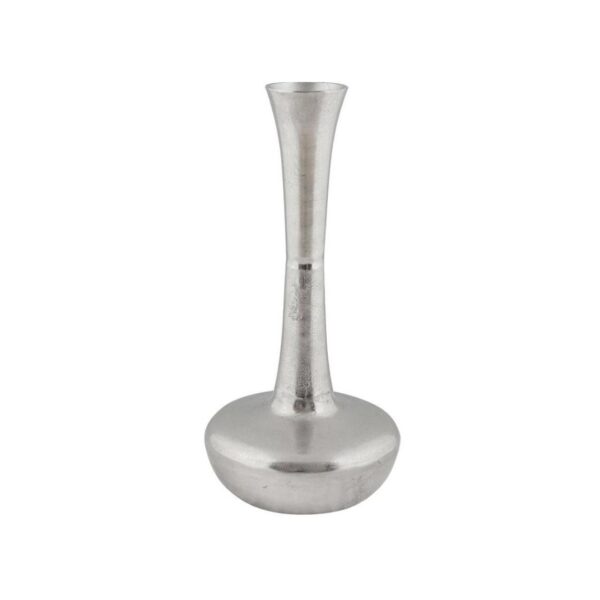 vase ממתכת בעיצוב מודרני, מושלם לעיצוב שולחנות לאירועים שונים.