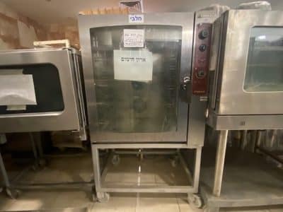 תנור מקצועי להשכרה, מתאים לשימוש בקייטרינג ואירועים, כולל תצוגה ברורה של פרטי המכשיר.