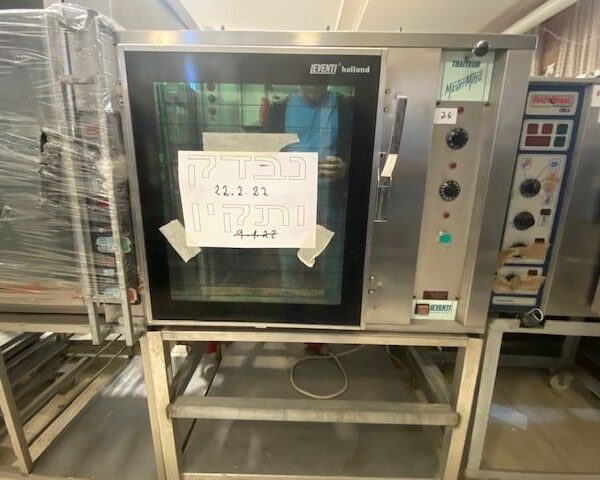 תנור מקצועי להשכרה, מתאים לאירועים, עם תצוגת דיגיטלית ופקדים לצד מכשירים נוספים.