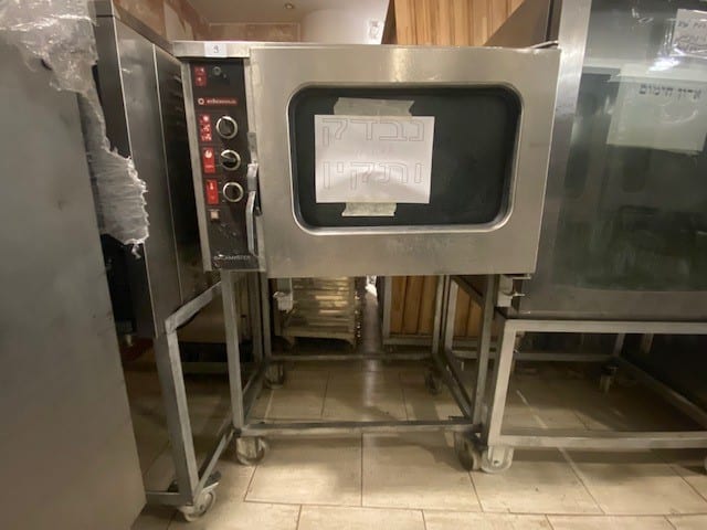 תנור מקצועי להשכרה, מתאים לאירועים עם ציוד קייטרינג.
