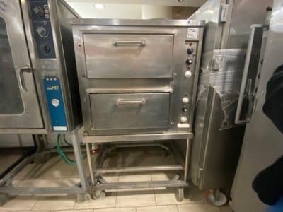תנור מקצועי להשכרה לציוד קייטרינג לאירועים, מתאים לאירועים קטנים וגדולים.