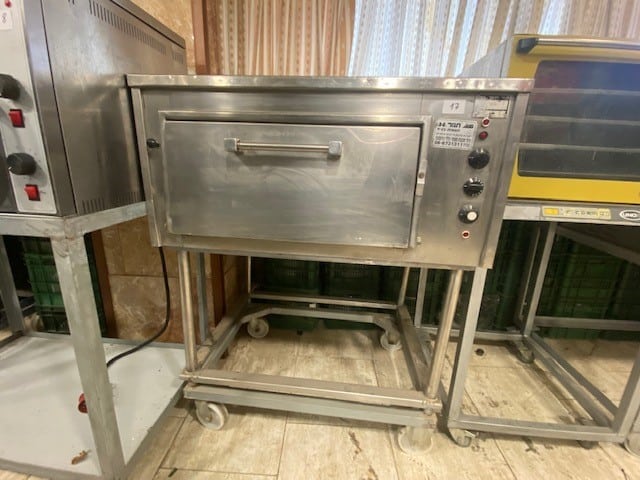 תנור חשמלי מקצועי להשכרה, מתאים להכנת מזון לאירועים וקייטרינג.