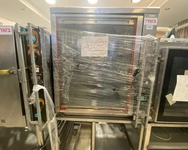 תמונה של תנור מקצועי עטוף בניילון