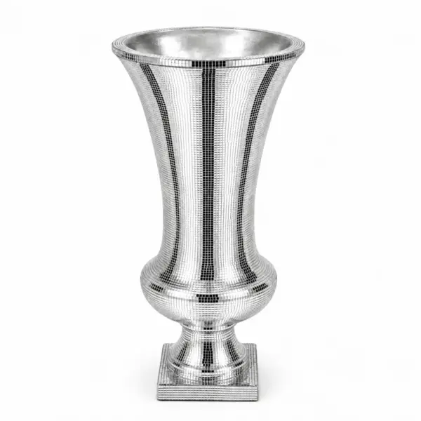 vase מעוטר בפרחים לבנים ורודים